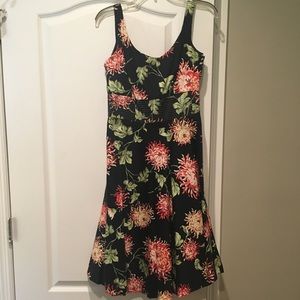 Flattering floral dress size 6 lined